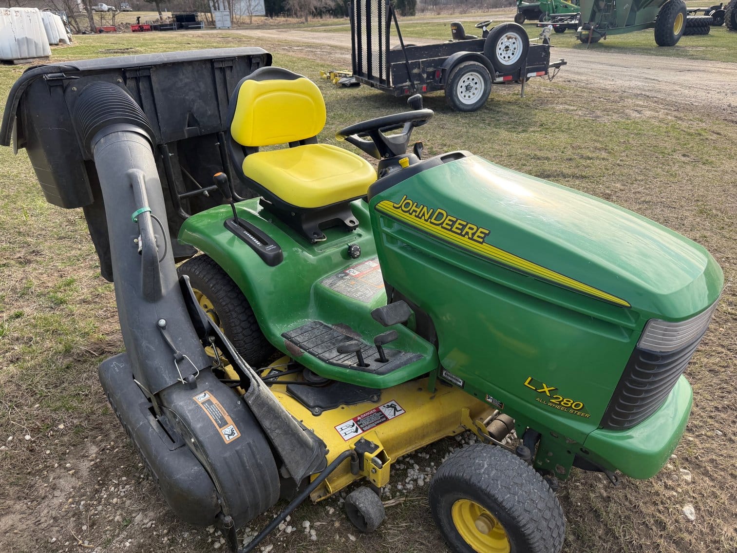 John Deere LX280 Equipment Image0