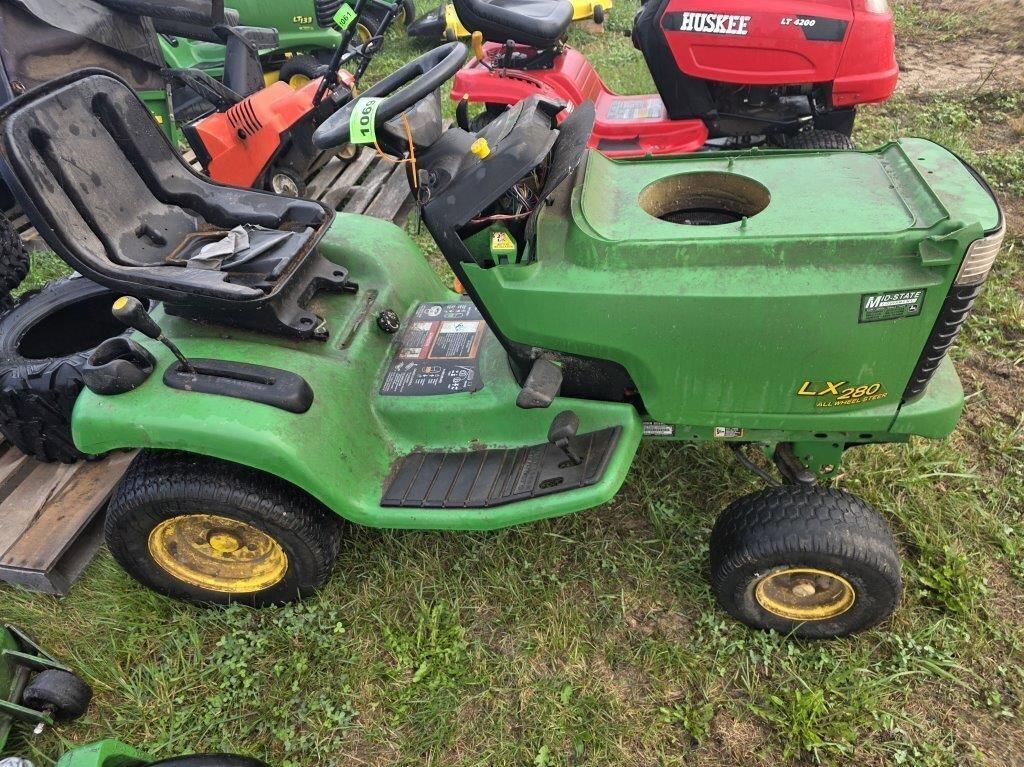 John Deere LX280 Equipment Image0