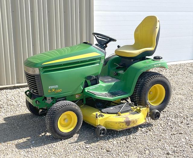 Image of John Deere LX280 equipment image 1