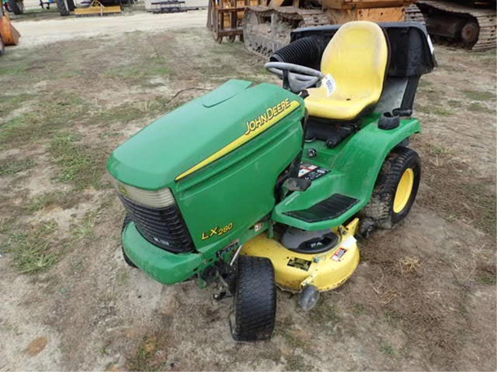 John Deere LX280 Equipment Image0
