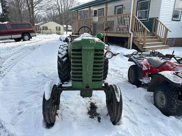 Image of John Deere M equipment image 1