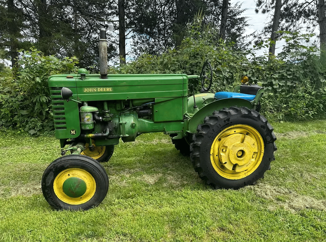 Image of John Deere M Image 0