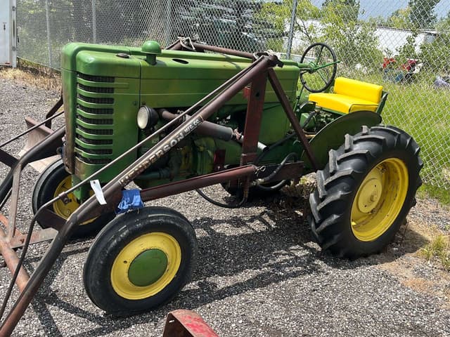 Image of John Deere M equipment image 1