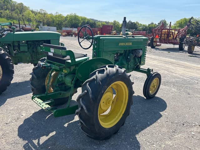 Image of John Deere M equipment image 4