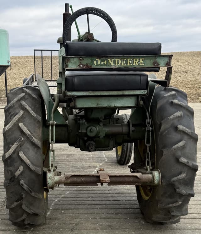 Image of John Deere M equipment image 4