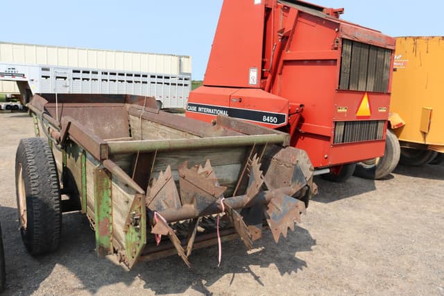 Image of John Deere 896 equipment image 1