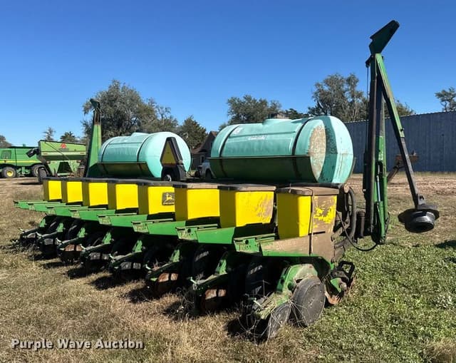 Image of John Deere MaxEmerge Plus equipment image 4