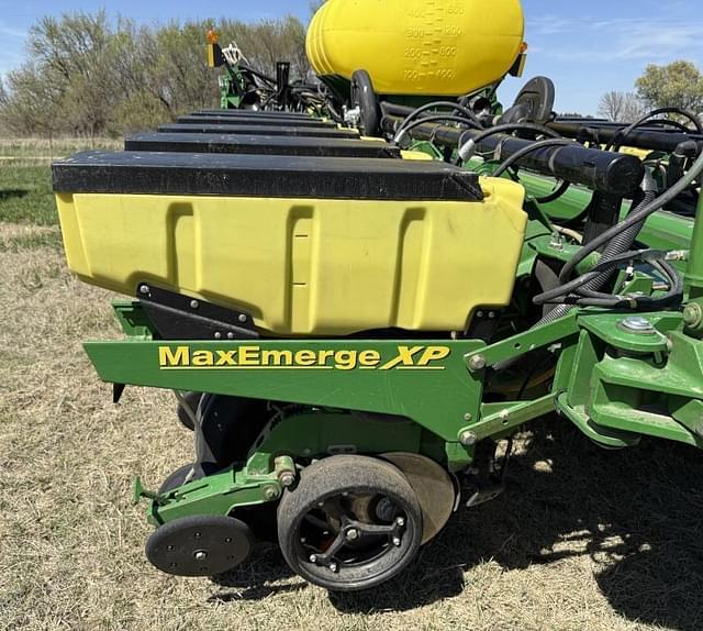 Image of John Deere 1770 equipment image 2