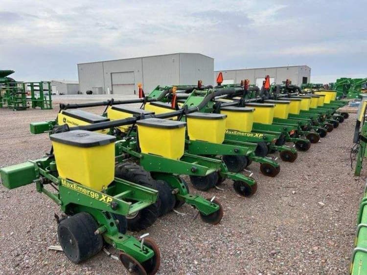 John Deere MaxEmerge XP Planting Planters for Sale Tractor Zoom