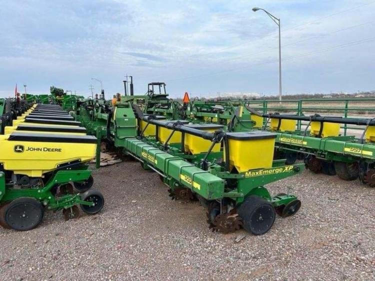 John Deere MaxEmerge XP Planting Planters for Sale Tractor Zoom