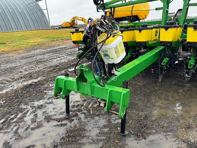 Image of John Deere MaxEmerge Plus equipment image 4