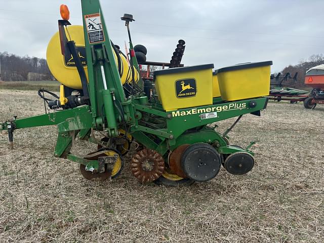 Image of John Deere MaxEmerge Plus equipment image 1