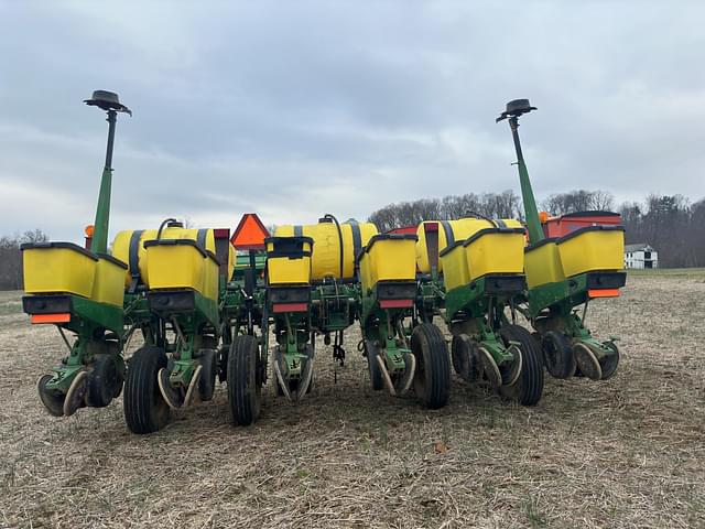 Image of John Deere MaxEmerge Plus equipment image 3