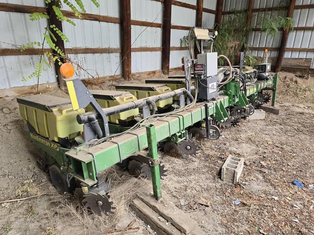 Image of John Deere 1700 equipment image 2