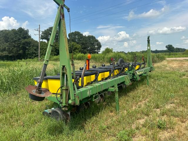Image of John Deere MaxEmerge XP equipment image 1