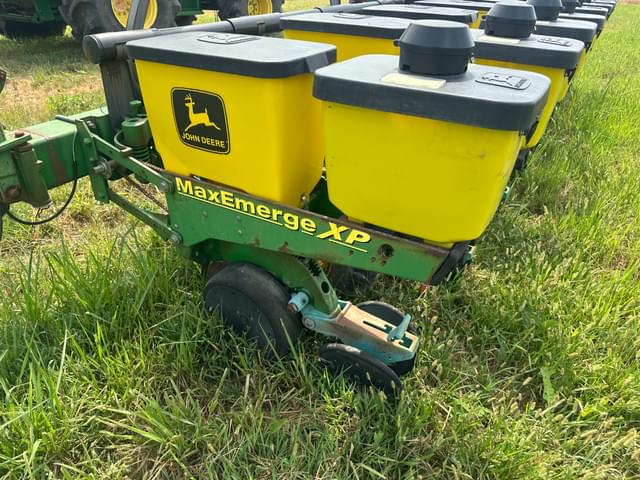 Image of John Deere MaxEmerge XP equipment image 4