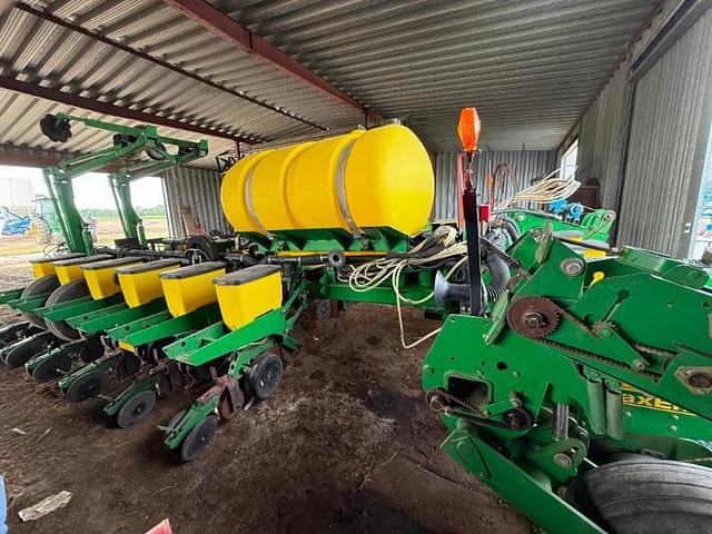Image of John Deere MaxEmerge XP equipment image 2