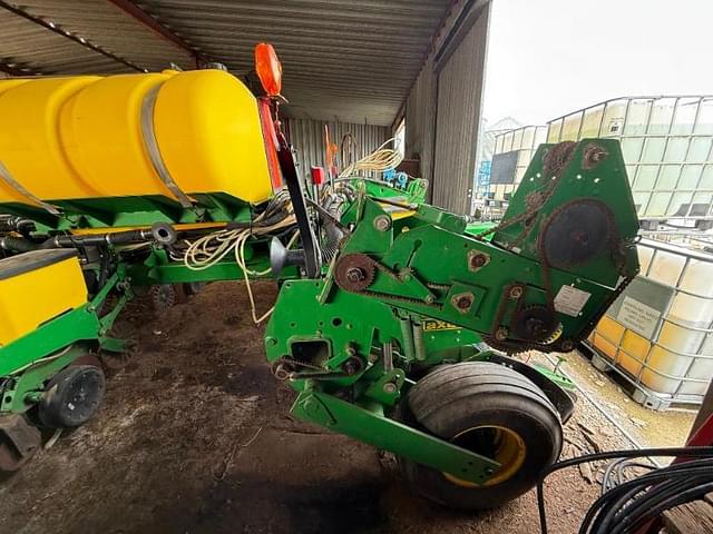 Image of John Deere MaxEmerge XP equipment image 3