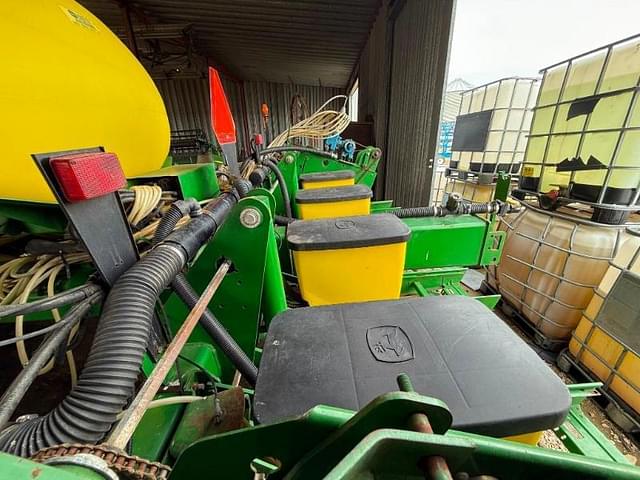 Image of John Deere MaxEmerge XP equipment image 4
