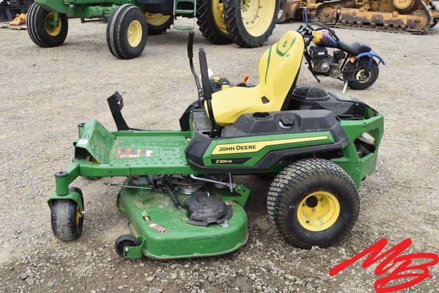 Image of John Deere Z330M equipment image 1