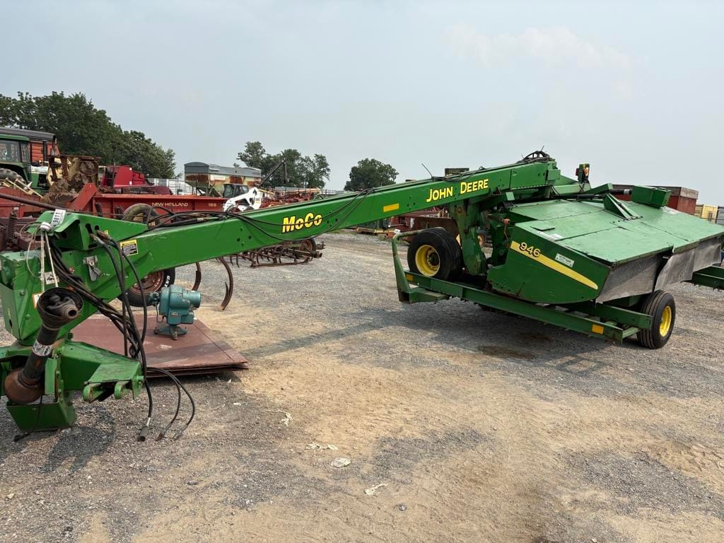 John Deere 946 Equipment Image0