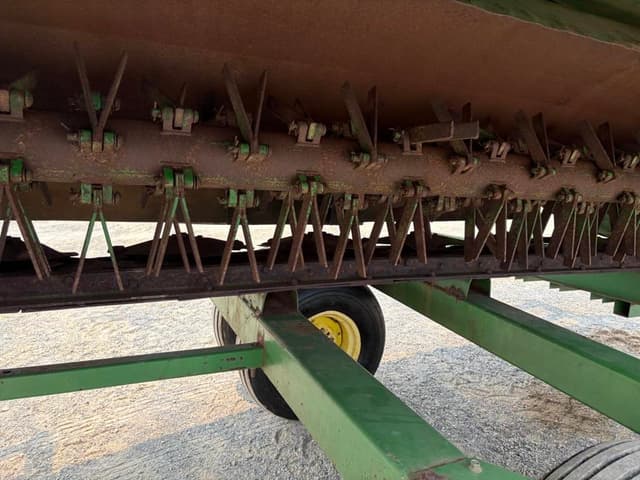 Image of John Deere 946 equipment image 4