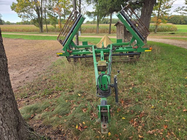 Image of John Deere 200 equipment image 2