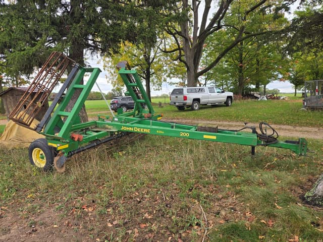 Image of John Deere 200 equipment image 1