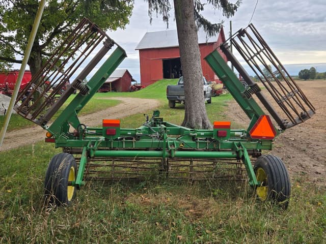 Image of John Deere 200 equipment image 3