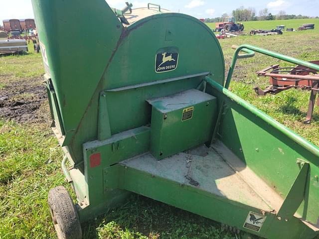 Image of John Deere 100 equipment image 3