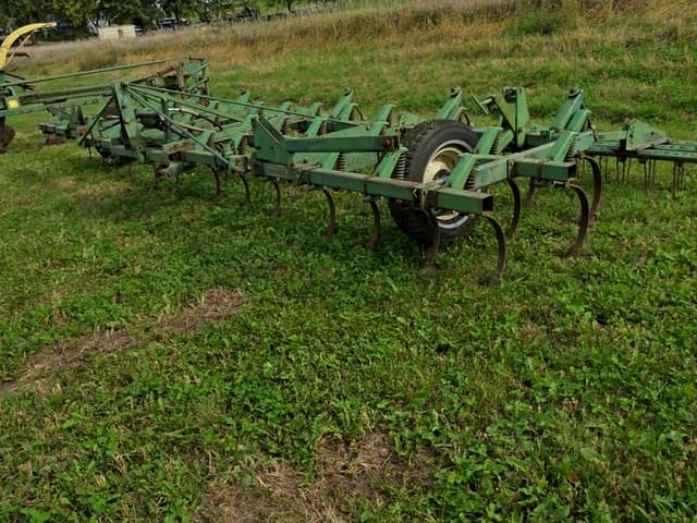 Image of John Deere 1100 equipment image 1