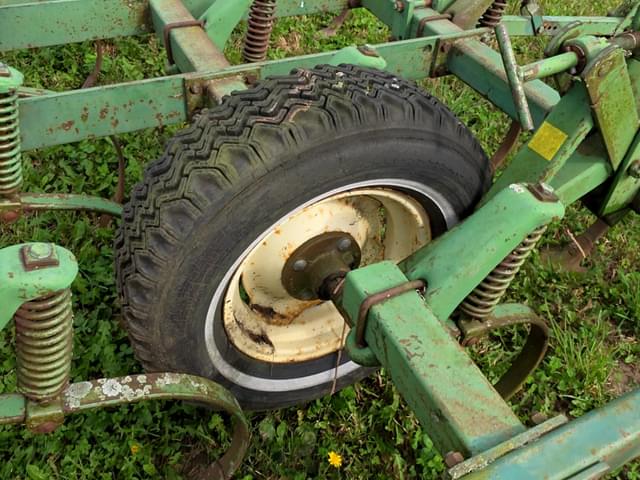 Image of John Deere 1100 equipment image 2