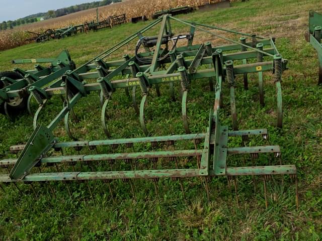 Image of John Deere 1100 equipment image 4
