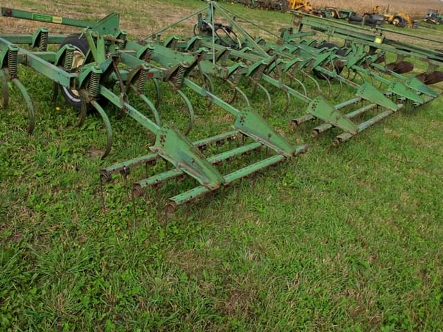 Image of John Deere 1100 equipment image 3