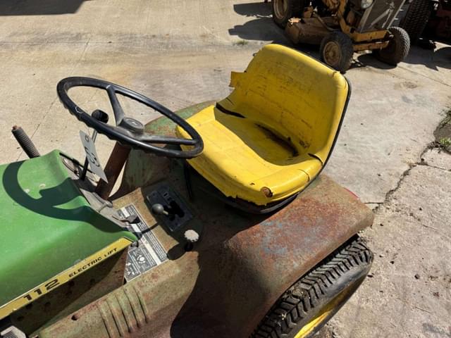 Image of John Deere 112 equipment image 4