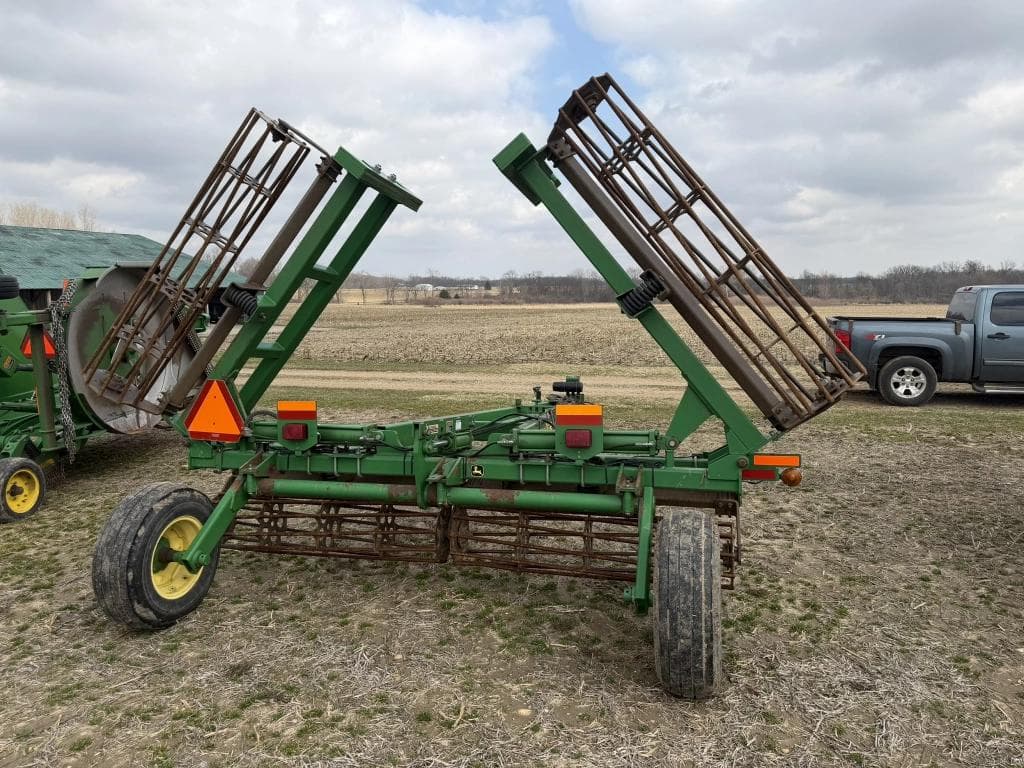 Image of John Deere 200 Image 1