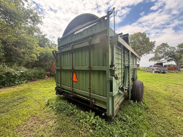 Image of John Deere 200 equipment image 3