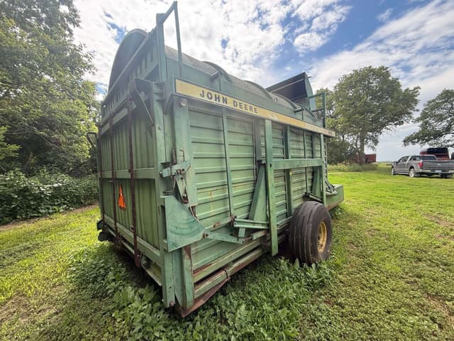 Image of John Deere 200 equipment image 2