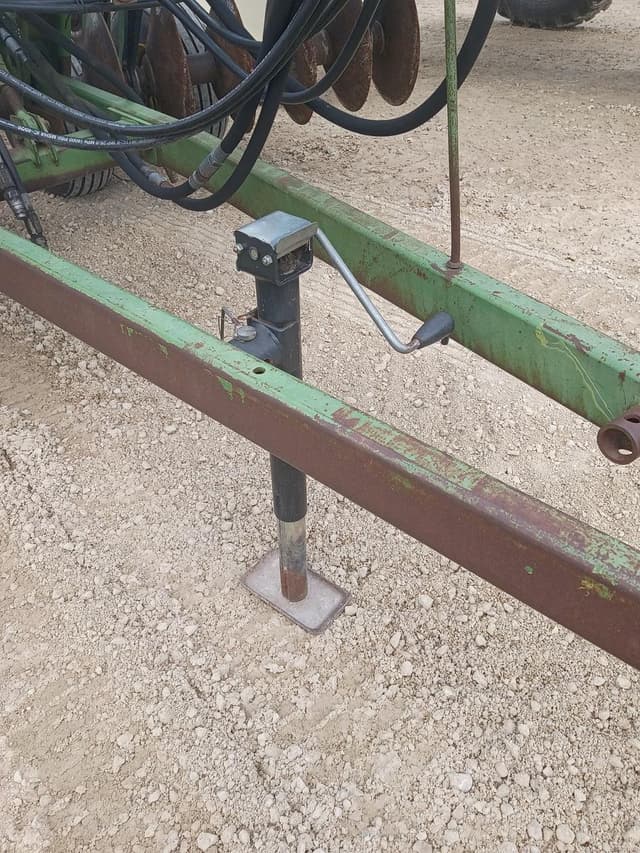 Image of John Deere 235 equipment image 2