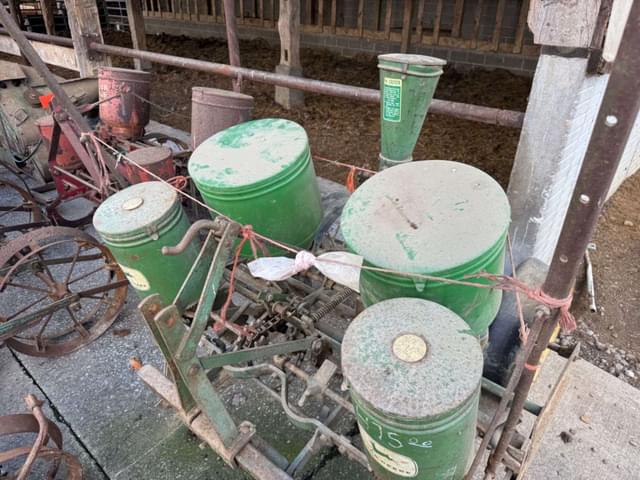 Image of John Deere 246 equipment image 3