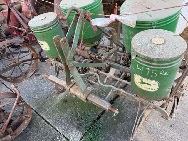 Image of John Deere 246 equipment image 4