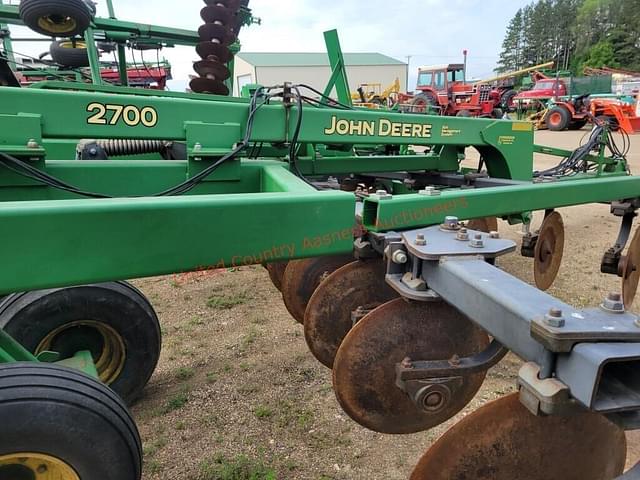 Image of John Deere 2700 equipment image 3