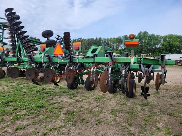 Image of John Deere 2700 equipment image 4