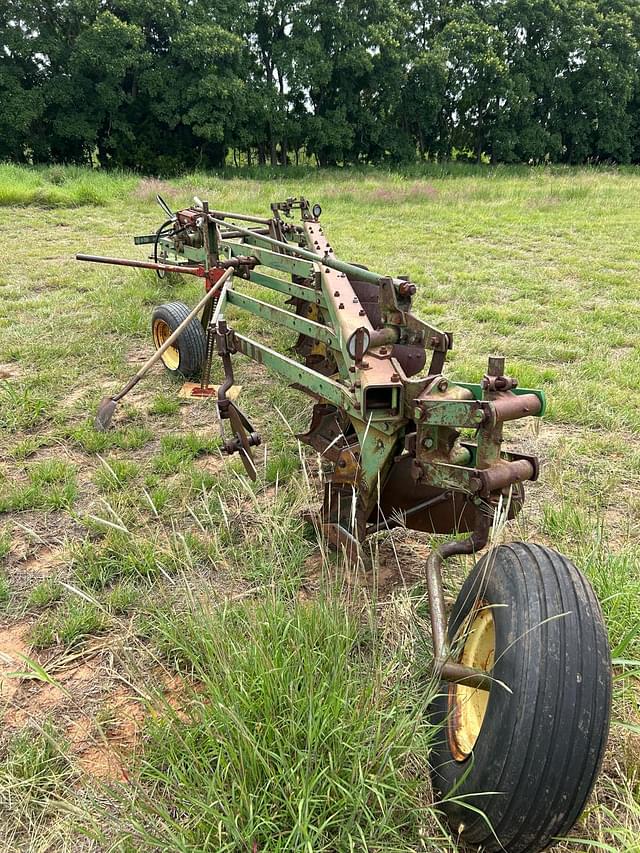 Image of John Deere 3100 equipment image 4
