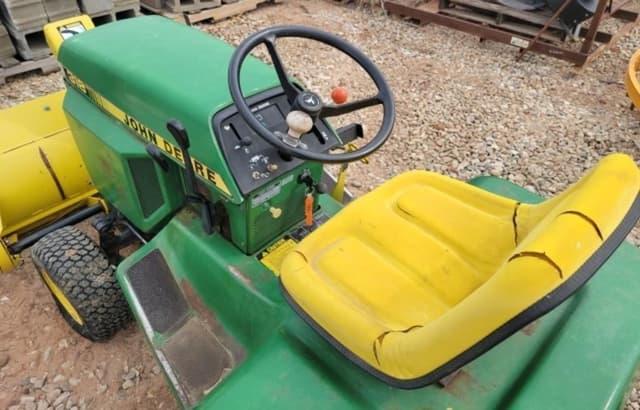 Image of John Deere 318 equipment image 3