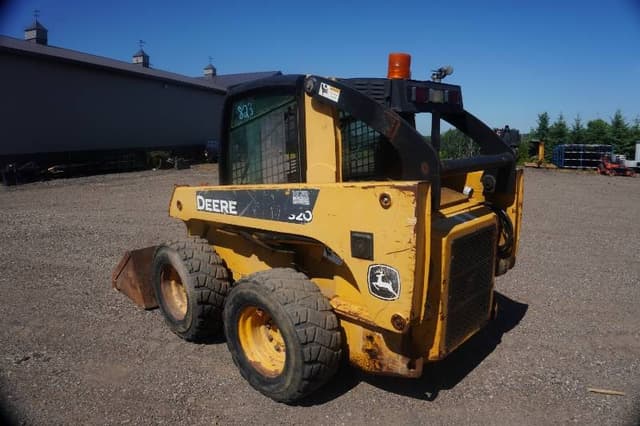 Image of John Deere 320 equipment image 2
