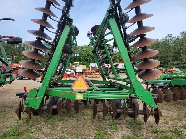 Image of John Deere 331 equipment image 4