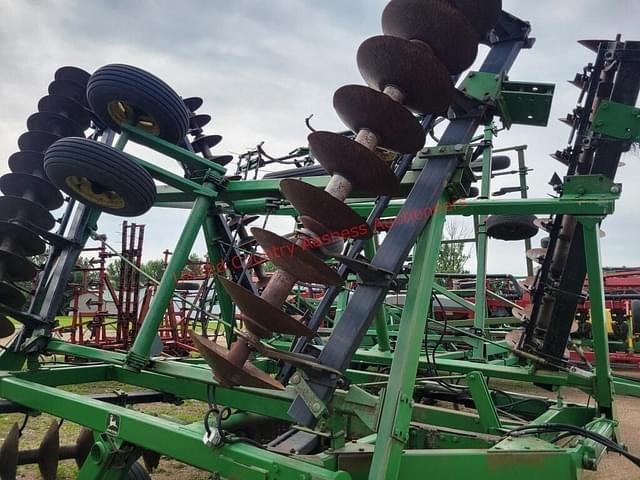 Image of John Deere 331 equipment image 2