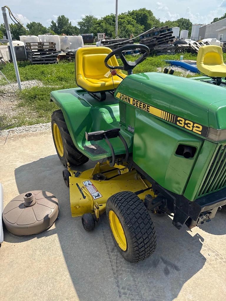 Image of John Deere 332 Image 1