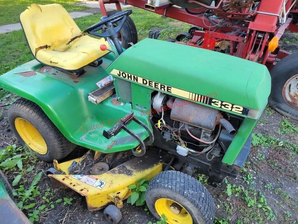 Image of John Deere 332 Image 0